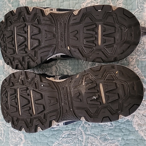 Asics size 12 - Picture 2 of 4